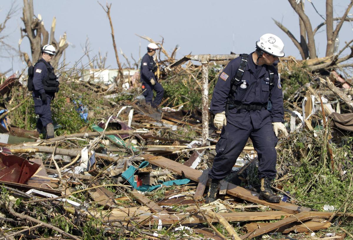 Tornadoes ravage Midwest
