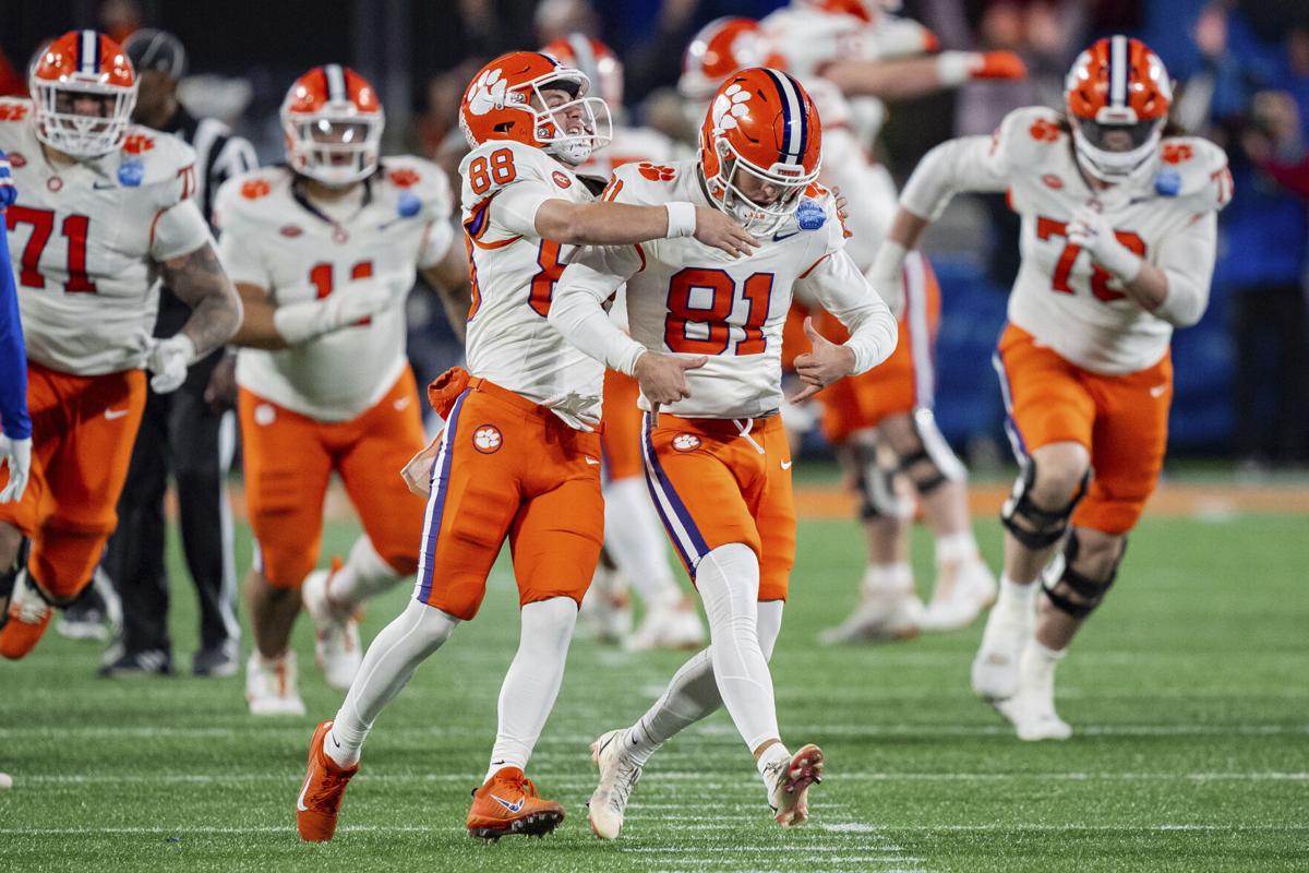Clemson beats SMU in ACC title game, heads back to playoff | Clemson Tigers  Sports | postandcourier.com