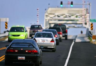 Live cameras could keep beachgoers out of a jam Towns seek funds to offer online traffic images