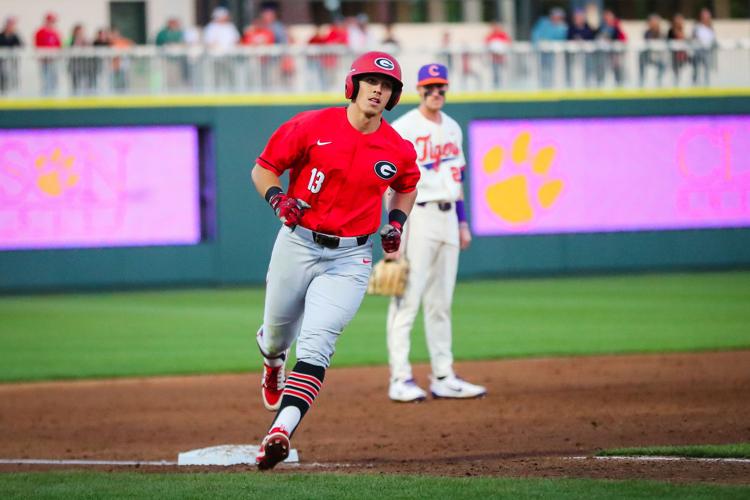 Olson drives in 5 with 2 HRs, including go-ahead shot, as Braves sweep  Brewers 8-6