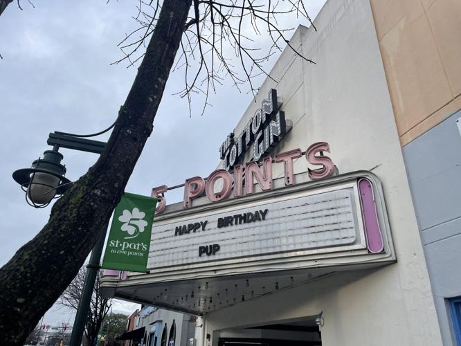 Columbia's Cotton Gin bar claims fame, Gamecock recruits through