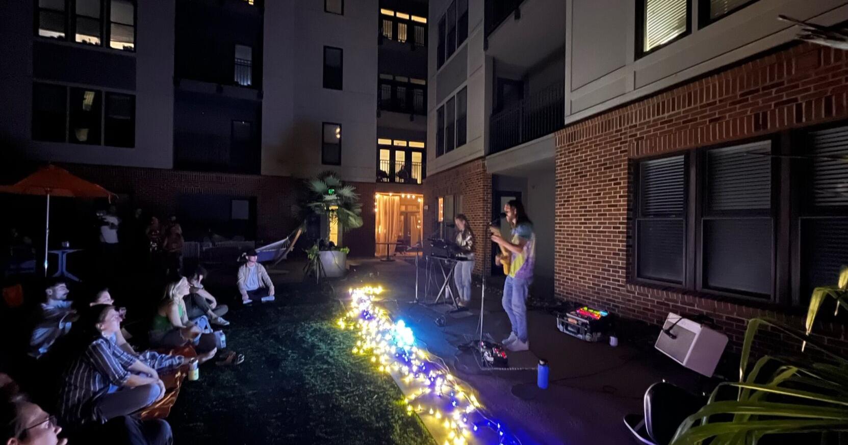 In intimate pop-up venues, Sofar Sounds Charleston brings artists and audiences closer - Vimarsana News