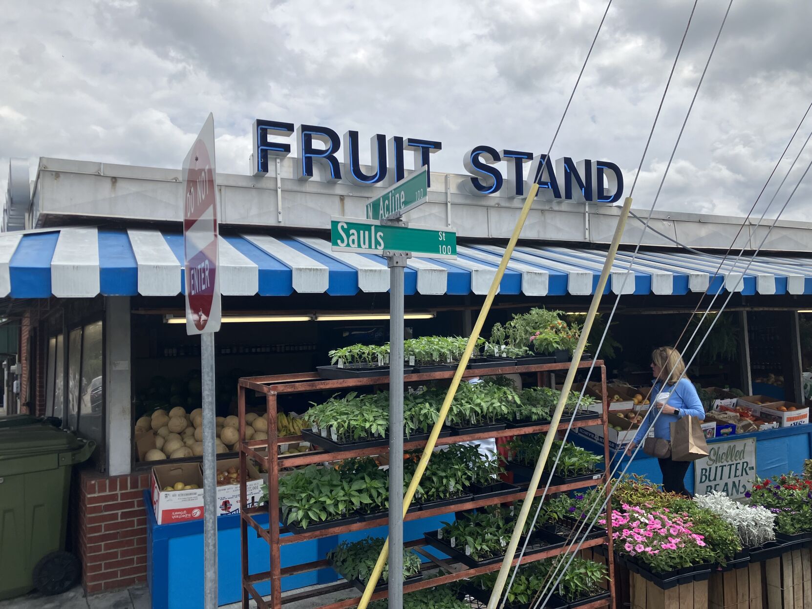 【Evans Matthews】ビクトリアンのフルーツスタンド Muralists memorialize Lake City fruit stand owner during