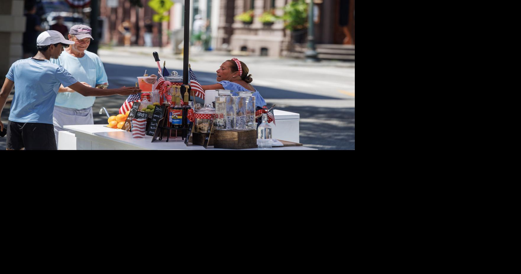 Charleston’s street vendor spots are a hot commodity. The city could make them bid over where to go.