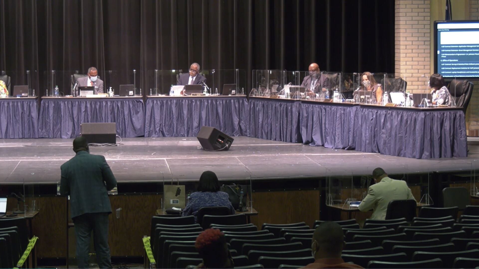 Richland One school board cuts livestream of public comment during meetings - Vimarsana News