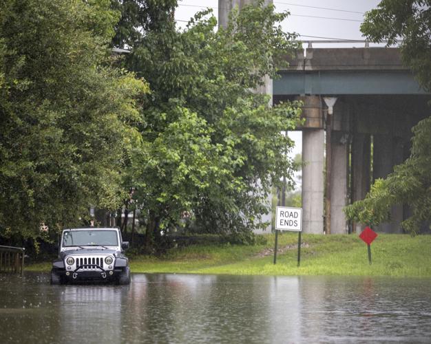 Heavy rainfall spurs flash flood warning for Charleston
