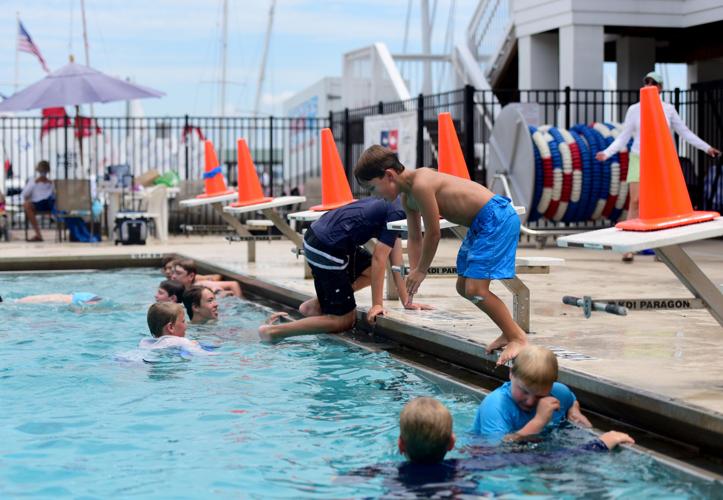 hobcaw yacht club pool hours