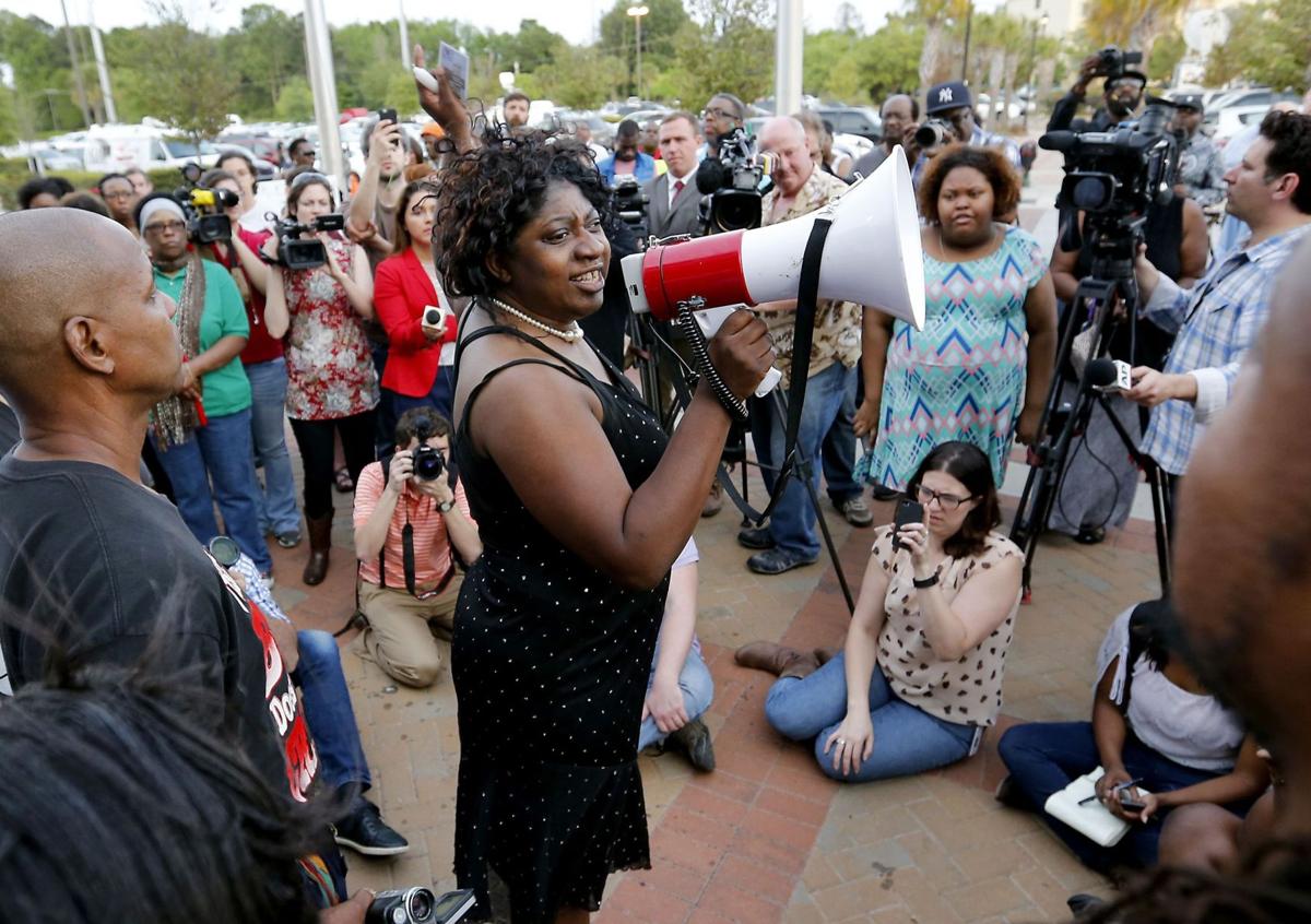 Walter Scott demonstrations continue