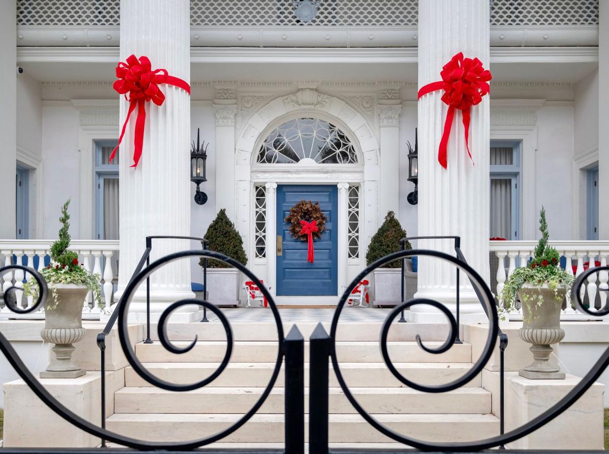 Photos Classic Christmas And Holiday Decorations That Catch The