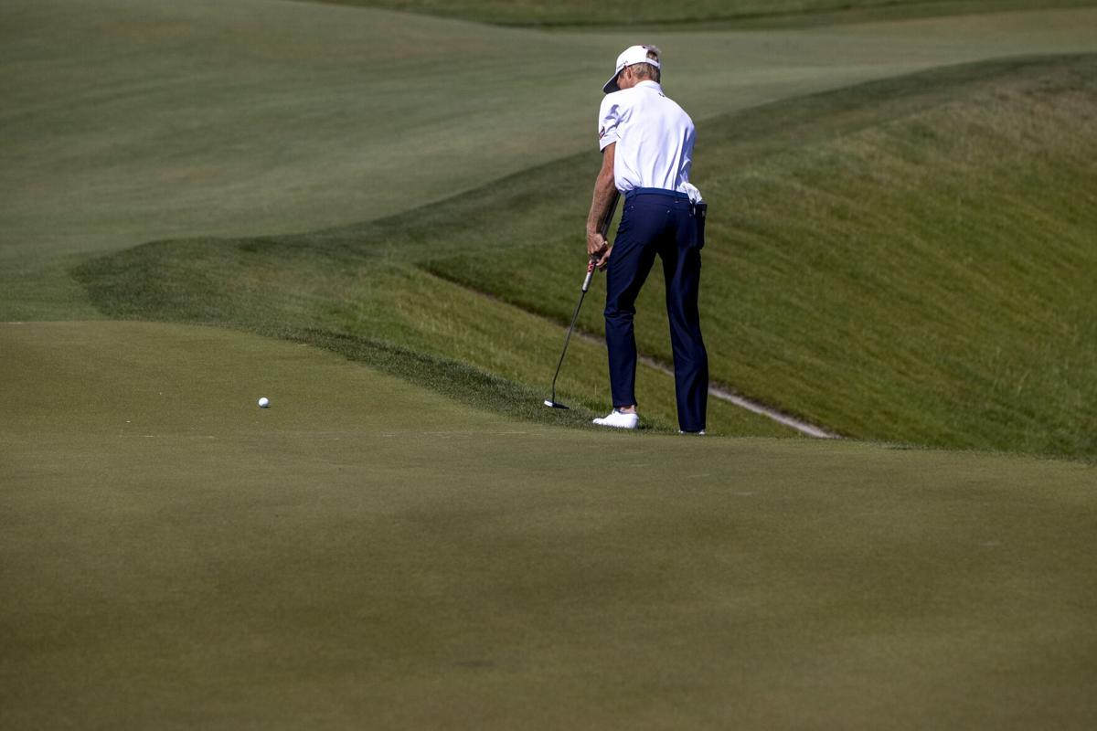 Will Zalatoris putt.JPG