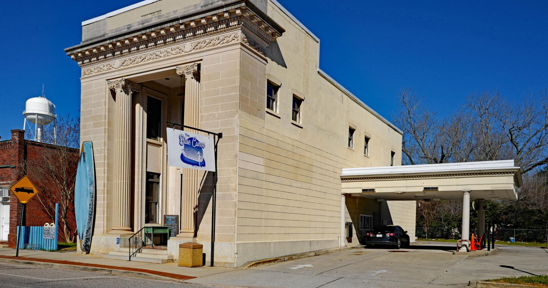 Taste of the Town: Blue Canoe Café serves meals with friendly, familiar fare
