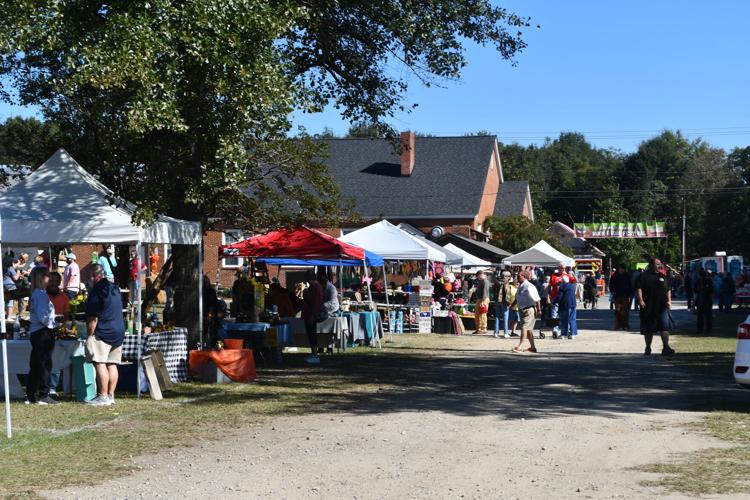 Small town of Jackson draws big crowd to 14th annual Hook and Cook