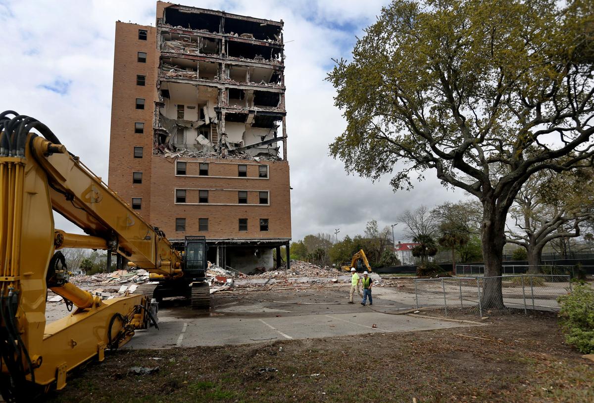 Taking Down The Sgt Jasper Apartment Building In Charleston A