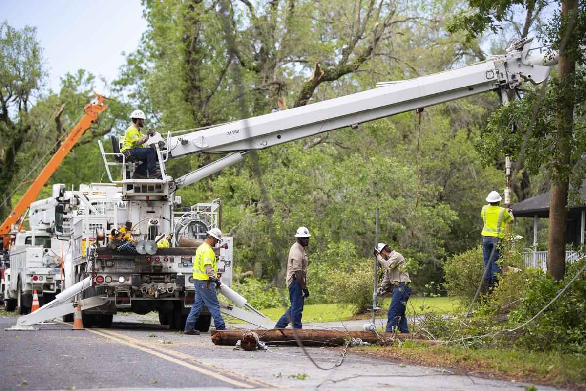 downed tornadoes upstate postandcourier santee fairlawn crews moncks subdivision dominion