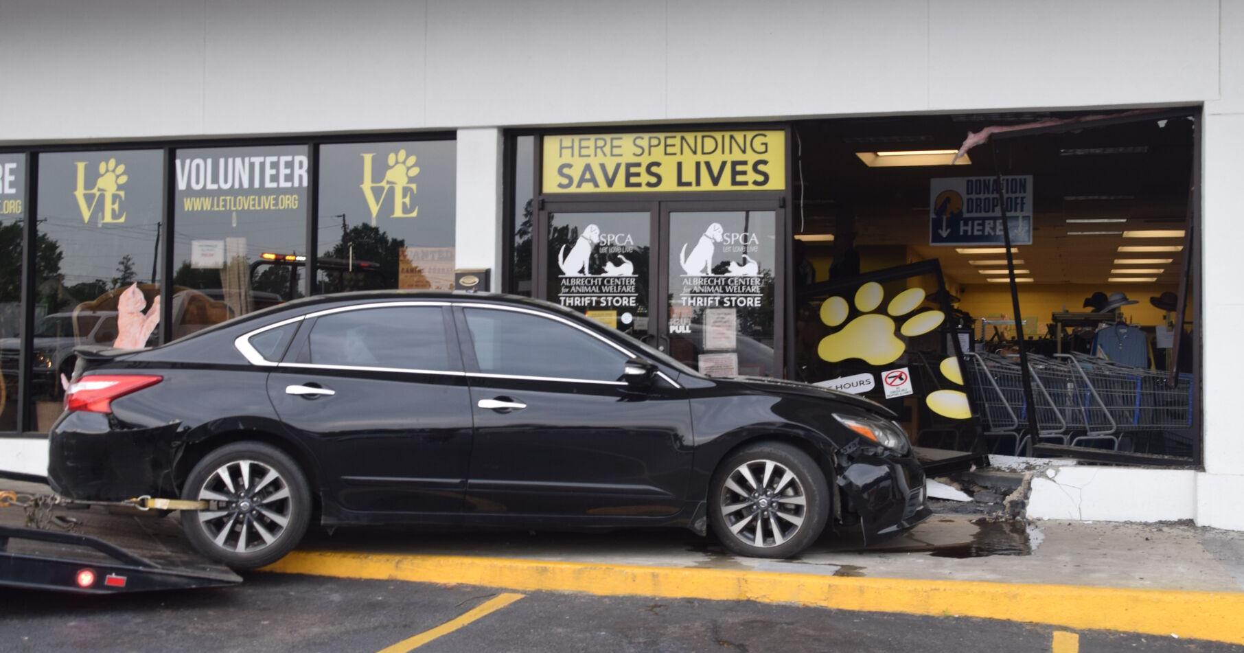 Car hits SPCA Thrift Store in Aiken | Aiken Area News - Vimarsana News