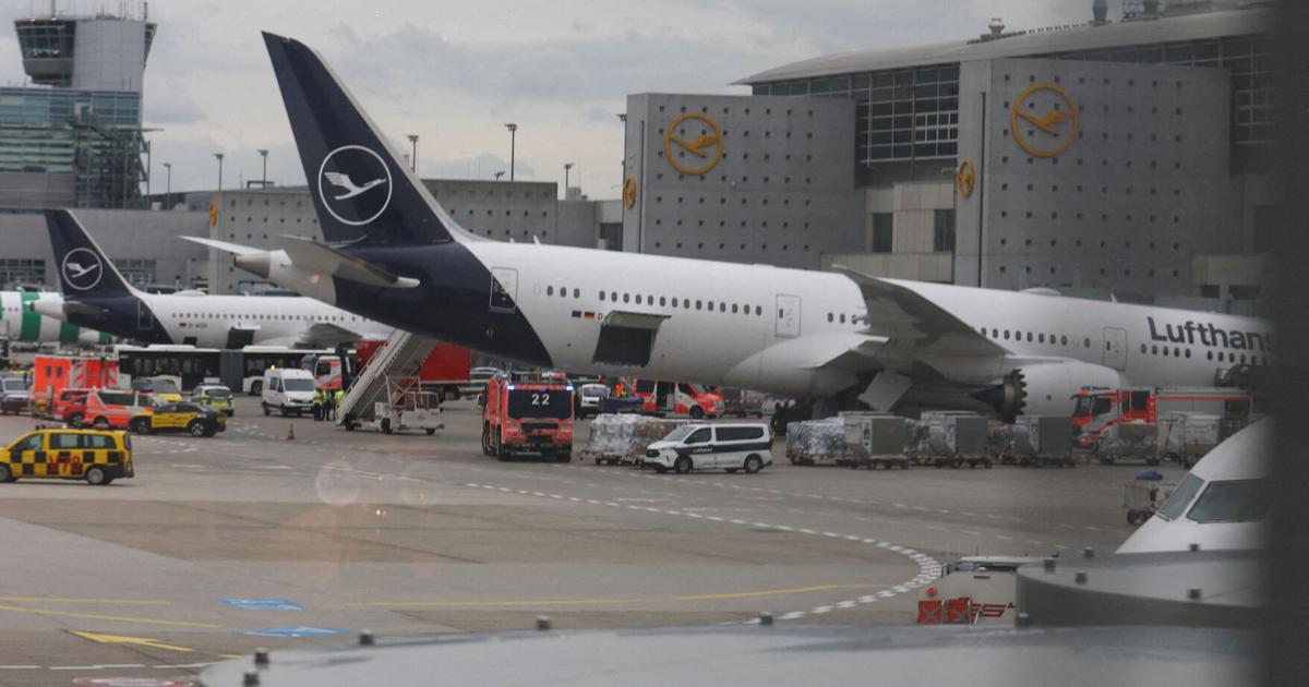 Nose gear on SC-built 787 collapses in Germany, injuring several airline ...