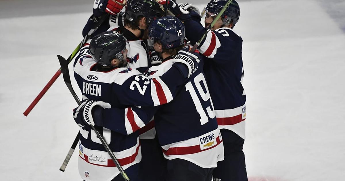 Late goals help Stingrays snap two-game slide