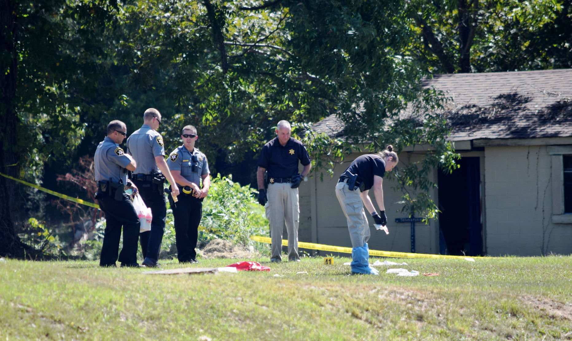 SC Police 'doing All They Can' To Hunt Suspect In Shooting That Killed ...