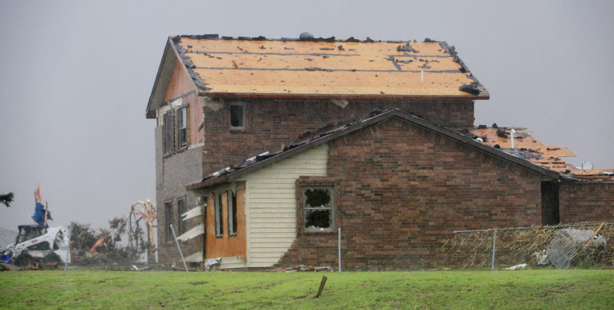 Tornadoes ravage Midwest