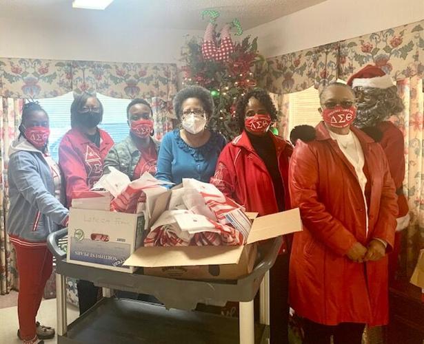 Kingstree Lake City Alumnae Chapter DST spreads holiday cheer to