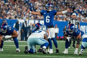 New York Giants quarterback Jaxson Dart (6) makes a call at the line during a week one opening game between the New York Giants and Dallas Cowboys at Metlife Stadium on Sunday, Sept. 13, 2026, in East Rutherford, NJ.