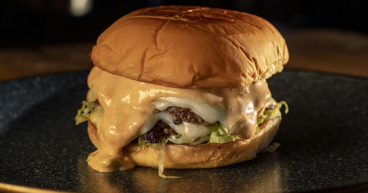 Es ist National Cheeseburger Day. Hier finden Sie 50-Cent-Burger und ...