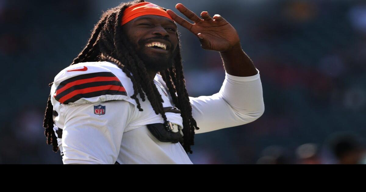 Jadeveon Clowney returns to hometown for youth football camp Rock