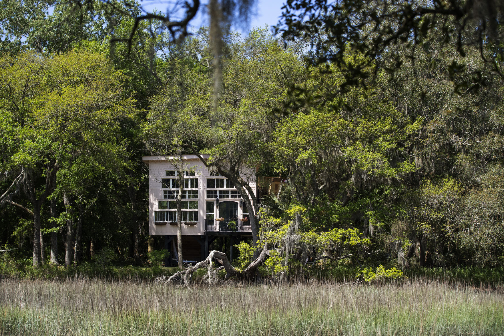 bolt farm treehouse airbnb