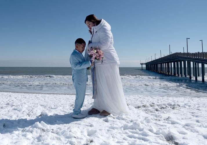 Myrtle Beach-area couple weds on beach after rare snowfall