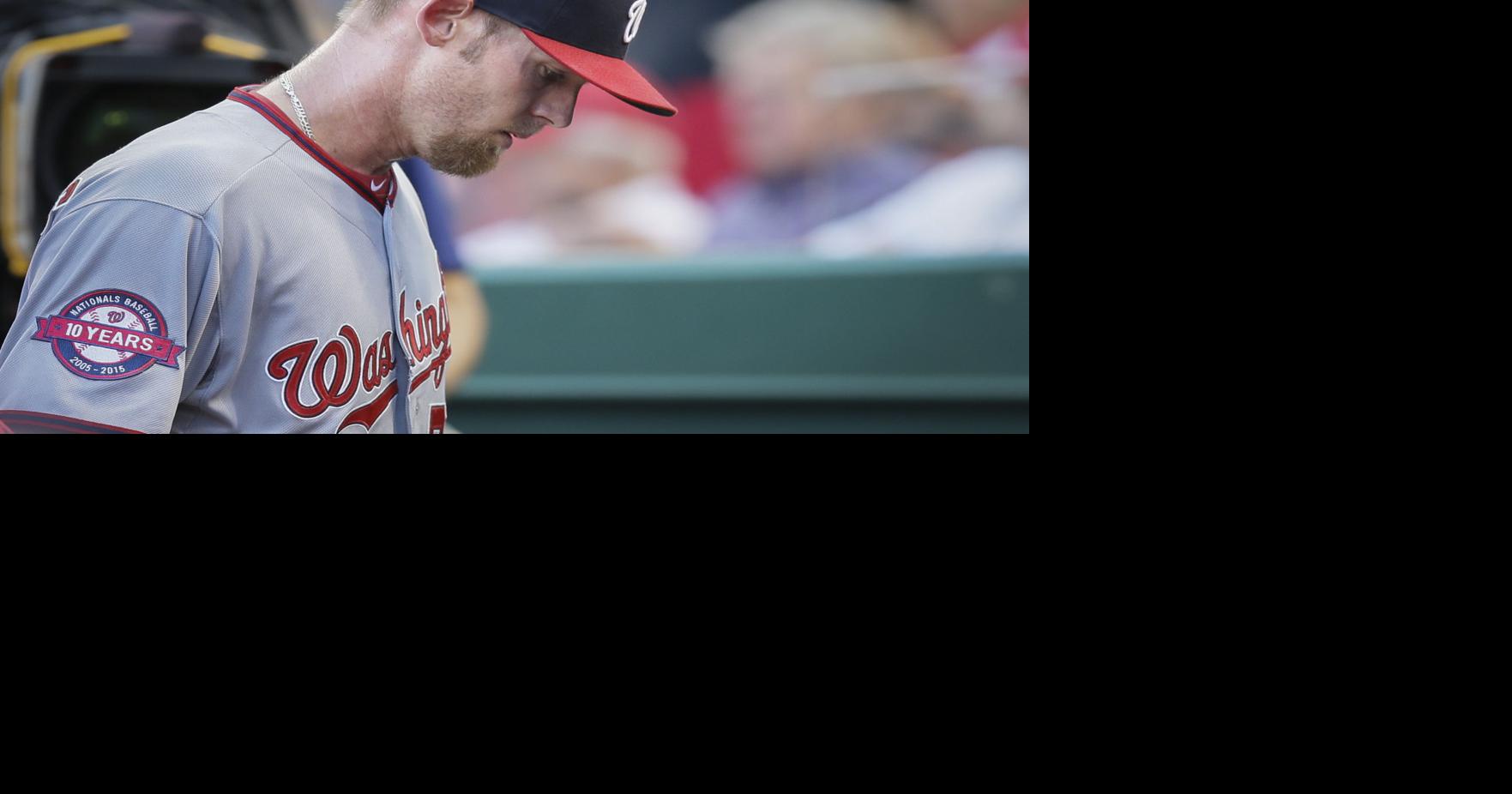 Nats put Strasburg on DL with stiff neck