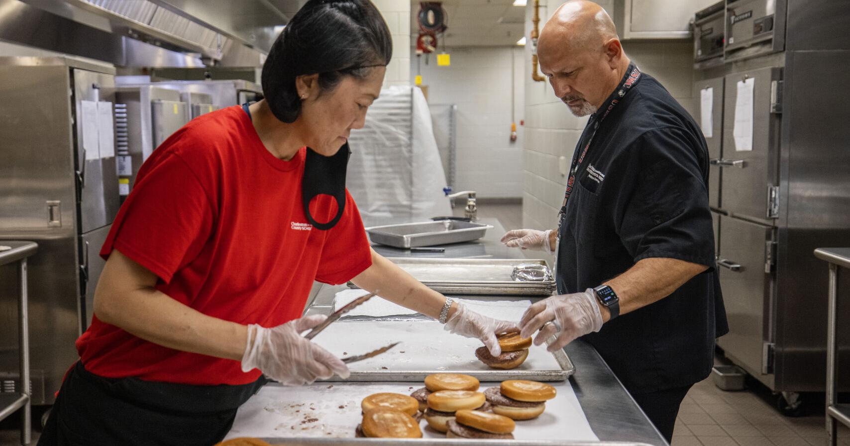 South Carolina lawmakers studying free meals to all K-12 students, including the cost - Vimarsana News