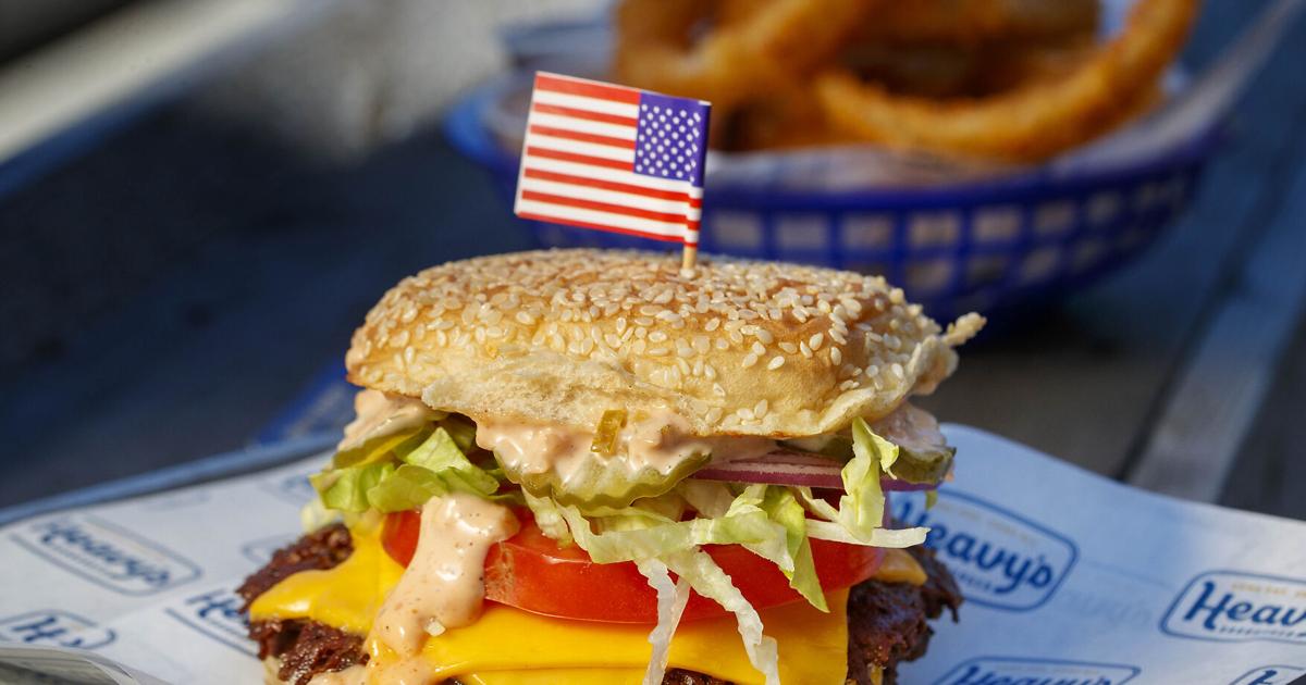 Popular Charleston burger restaurant to add a 3rd location on Isle of ...