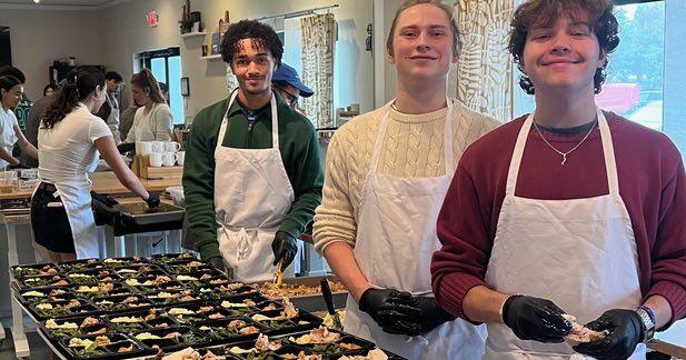 Students, chefs team up to deliver Thanksgiving meals
