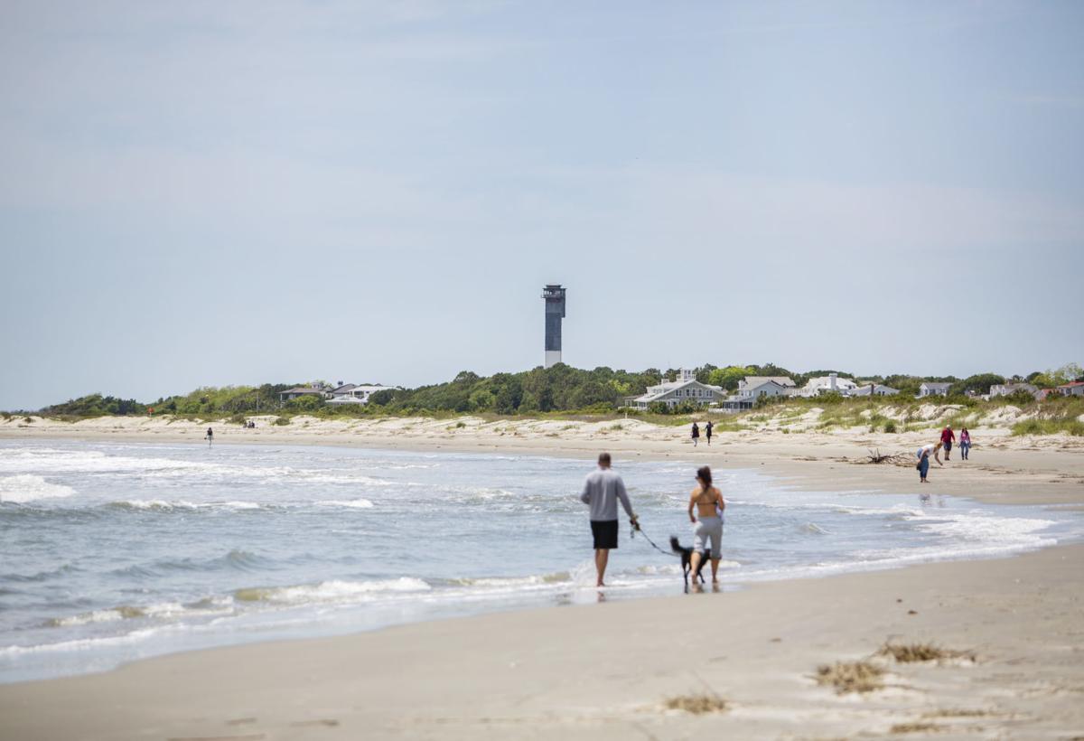 Sullivan's Island removes coronavirus ban on beach chairs, umbrellas,  coolers | News | postandcourier.com