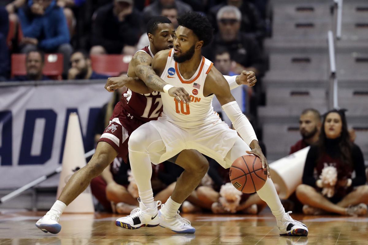 After 19 Years Clemson Men S Basketball Team Has Won A First