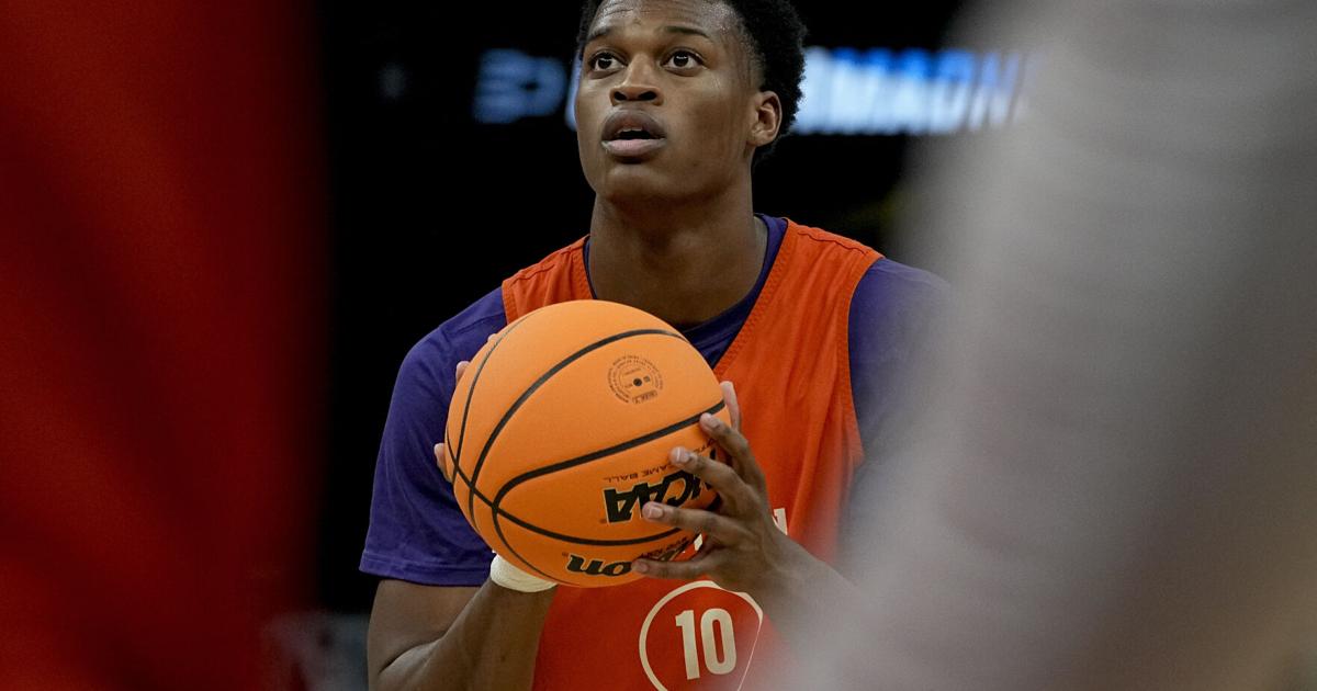 Clemson's Godfrey reportedly hits transfer portal