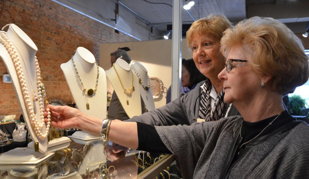 Antique Show Calendar 2022