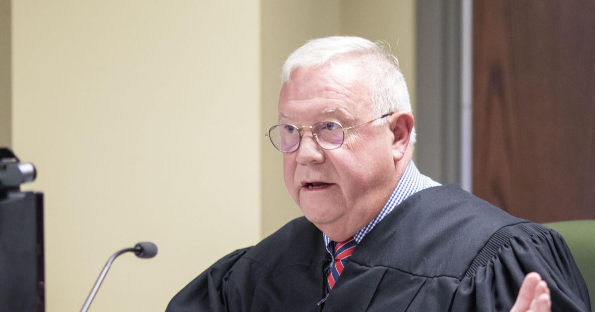 Suspendierter Richter aus Charleston gab zu, während seiner Amtszeit ...