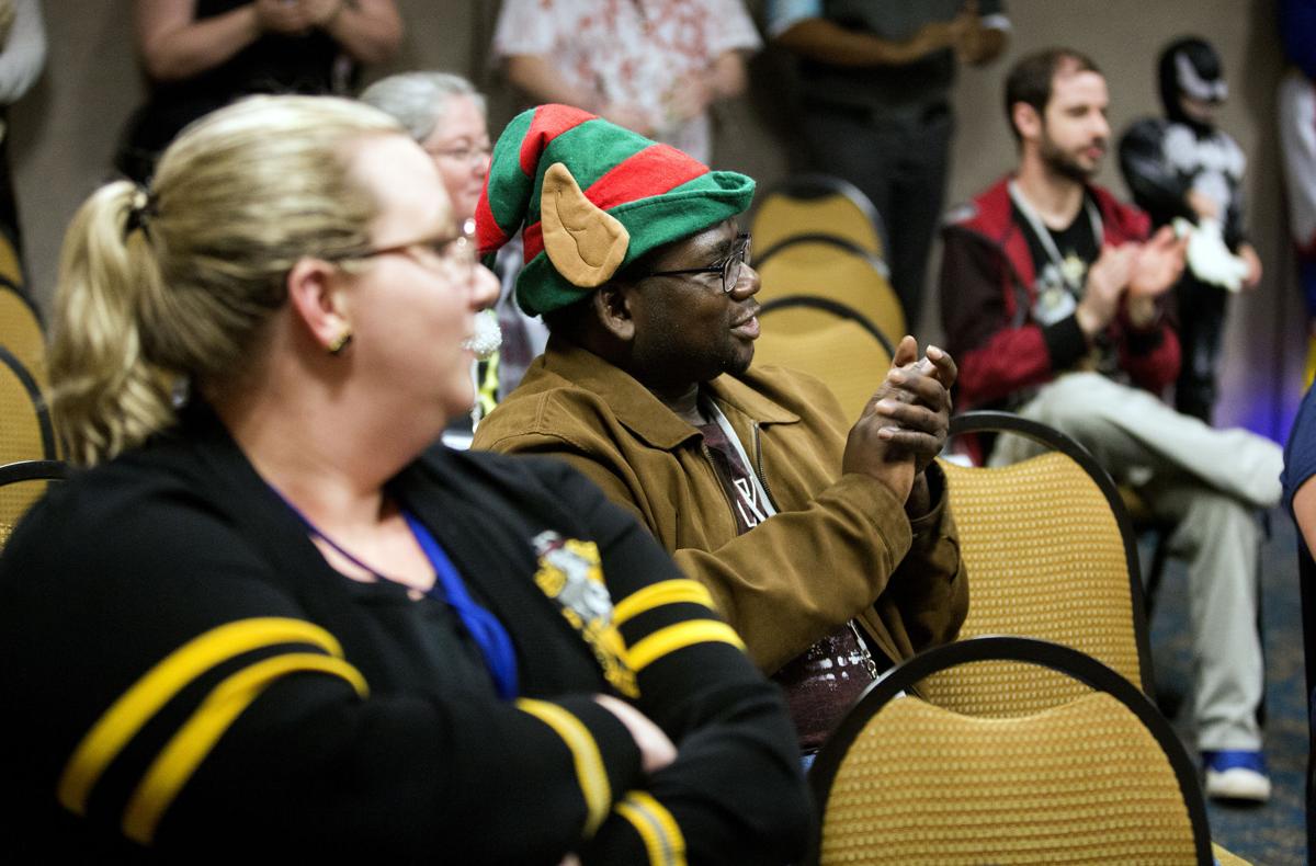 crowd elf.jpg