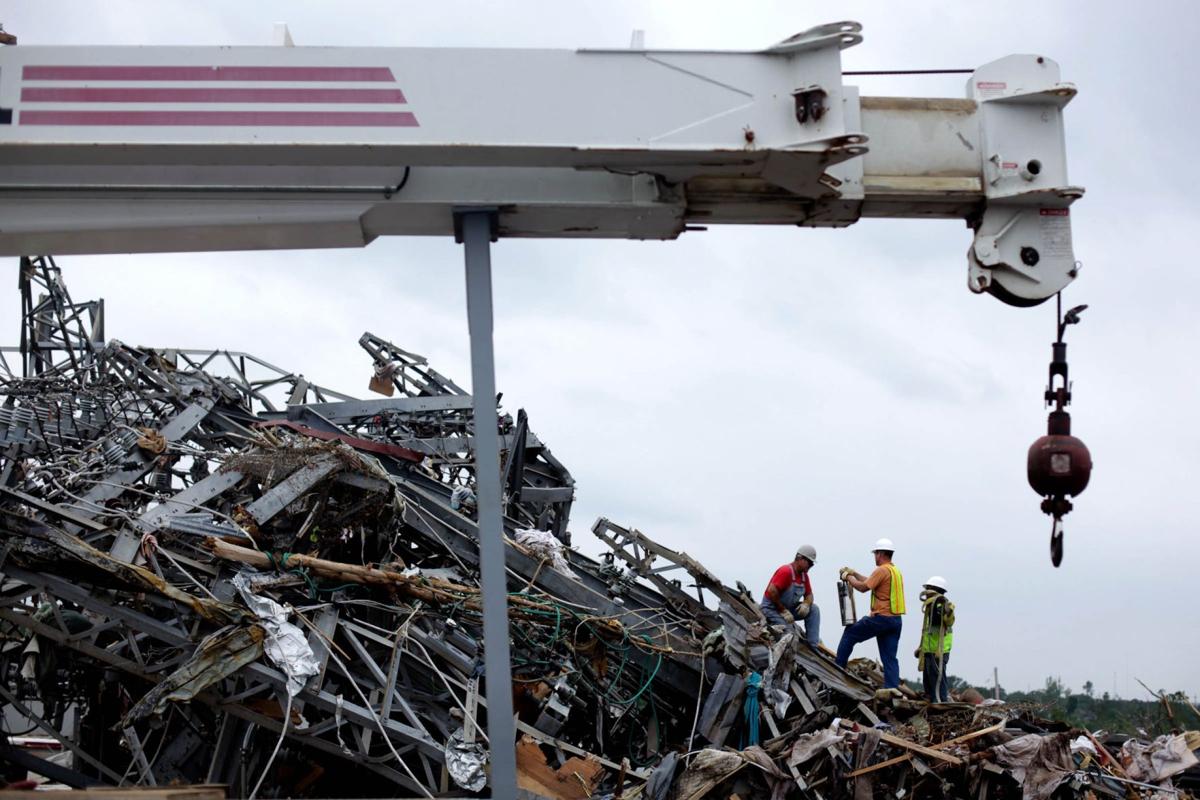Tornadoes ravage Midwest