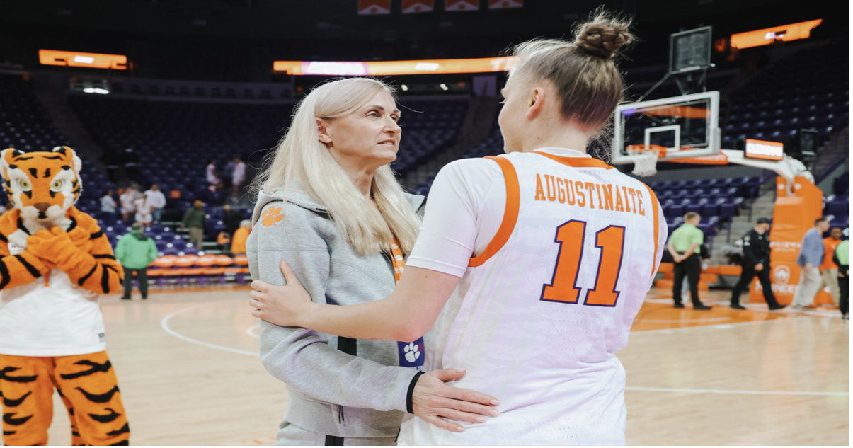 Clemson makes news with one of the best stories CBS anchor has heard in a ‘good, long time’