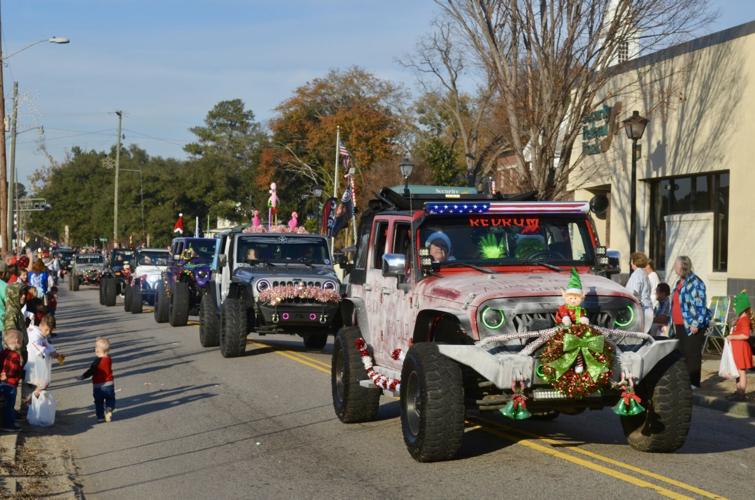 Hundreds line Graniteville streets for annual Christmas parade Aiken Area News