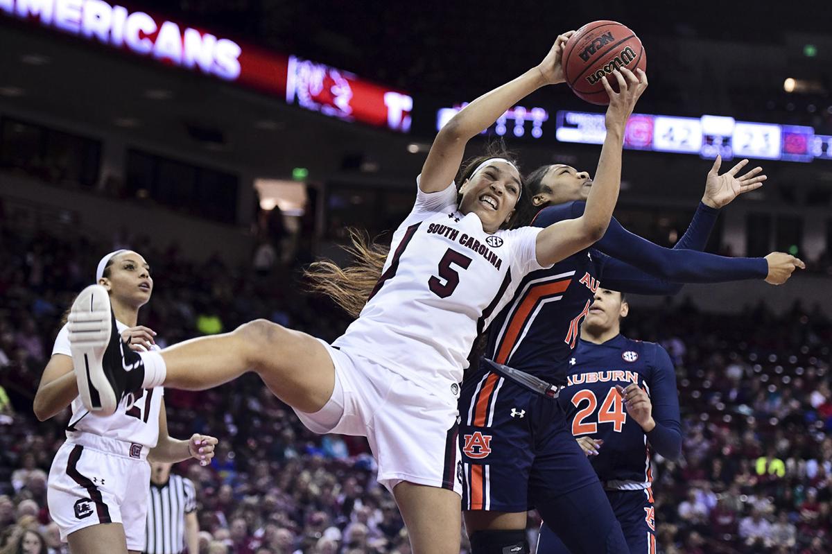 No 1 Gamecocks Thunder Past Auburn Improve To 11 0 In Sec