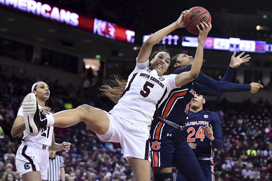 No 1 Gamecocks Thunder Past Auburn Improve To 11 0 In Sec