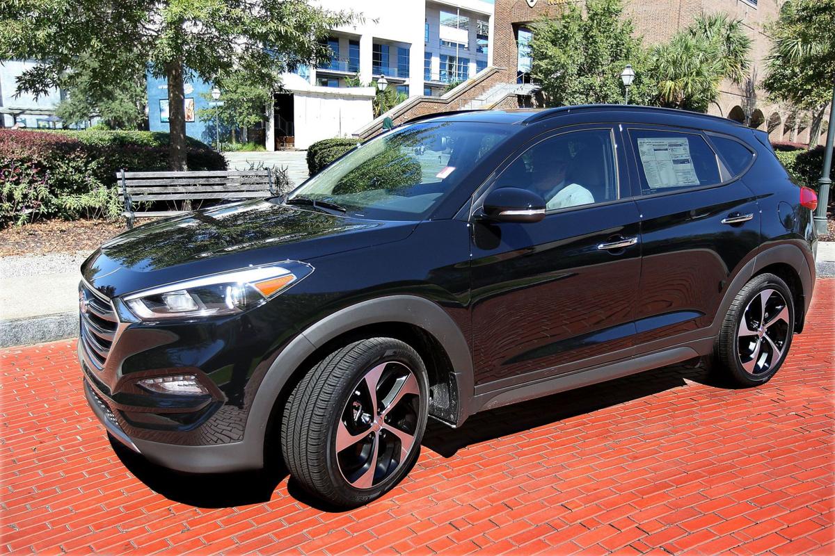 Hyundai 2016 tucson hyundai : Crossover plus 2016 Hyundai Tucson stretches passenger room, cargo ...