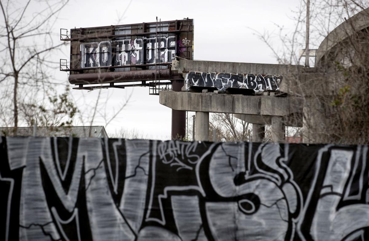 Charleston Fights To Curb Rampant Graffiti In Cat And Mouse Game With Vandals News Postandcourier Com