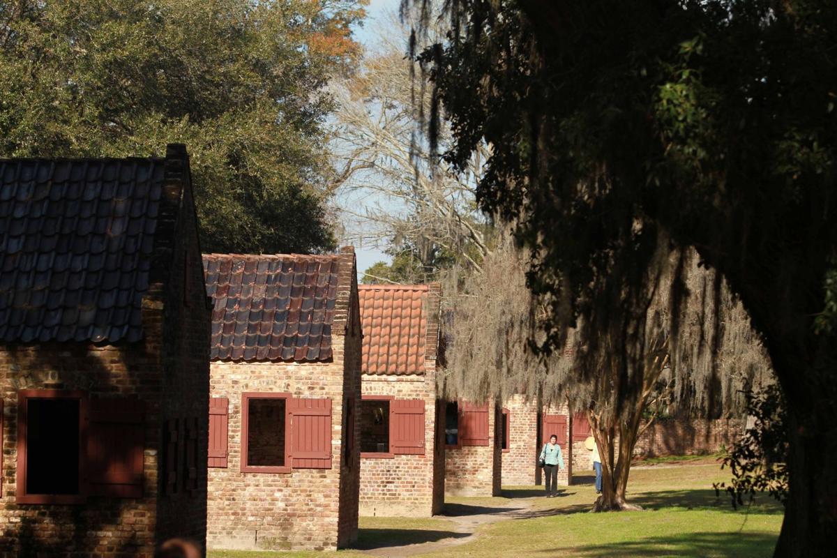 Boone Hall Christmas Charleston Scene