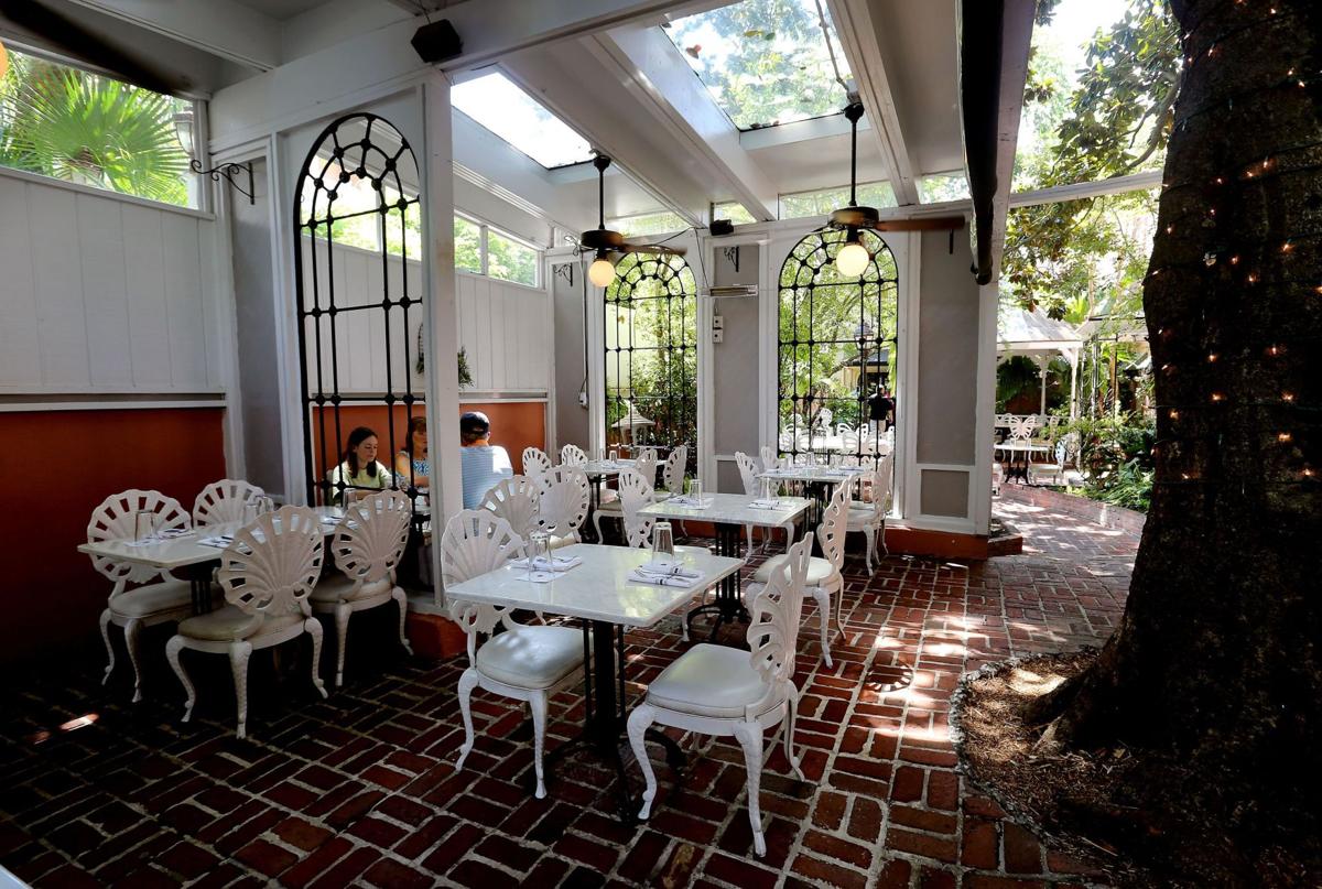 14 Charleston Area Restaurants Great For Dining With A Large Group
