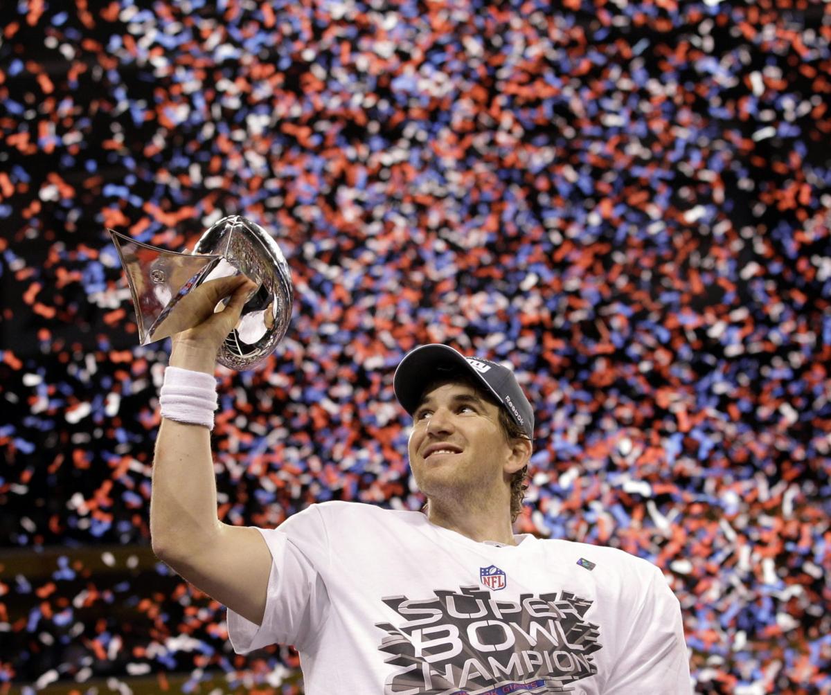 Eli Manning, Giants defeat New England Patriots in Super Bowl XLVI, 21-17,  in a case of deja vu 