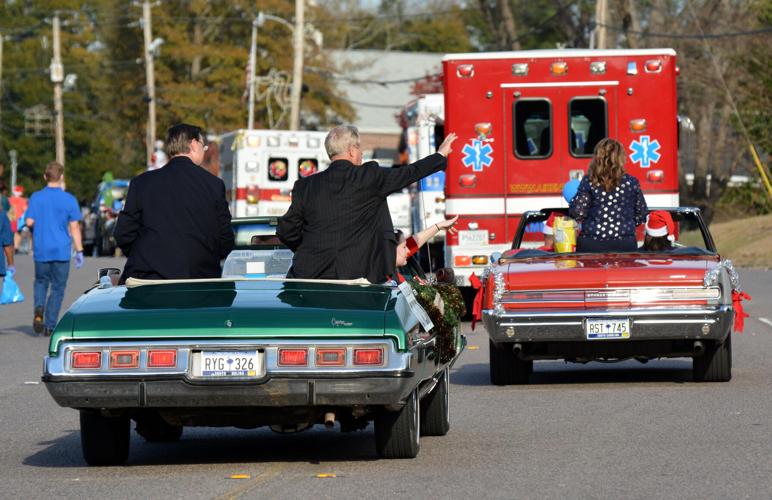 Valley Christmas parade salutes emergency responders Aiken Area News